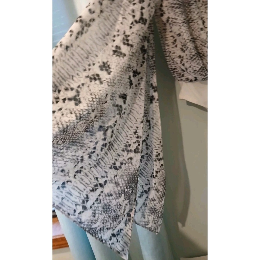Symphony Snakeskin Bodysuit Top Womens Cape Sleeve Deep V Neck Size Small - Picture 8 of 11